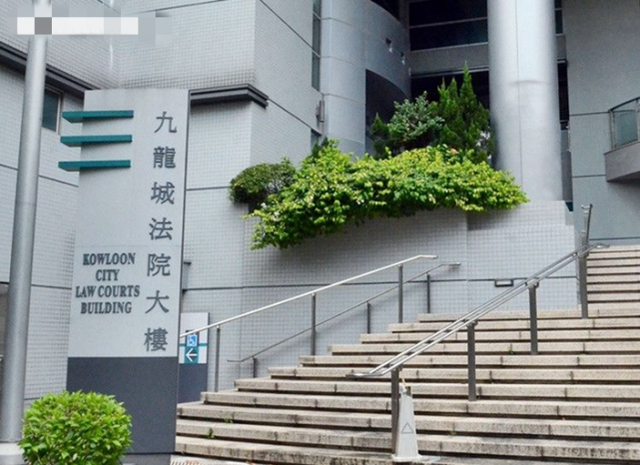 一名水上运动教练涉嫌从后推跌警署警长,案件经审讯后于九龙城法院