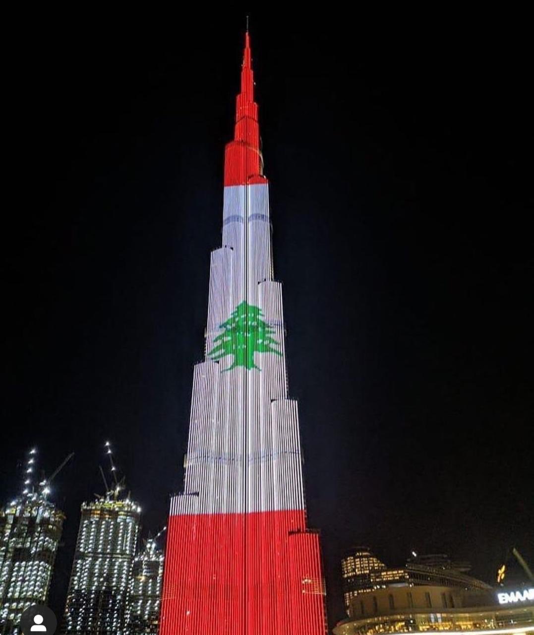 △哈利法塔点亮黎巴嫩国旗色（图源：当地媒体）