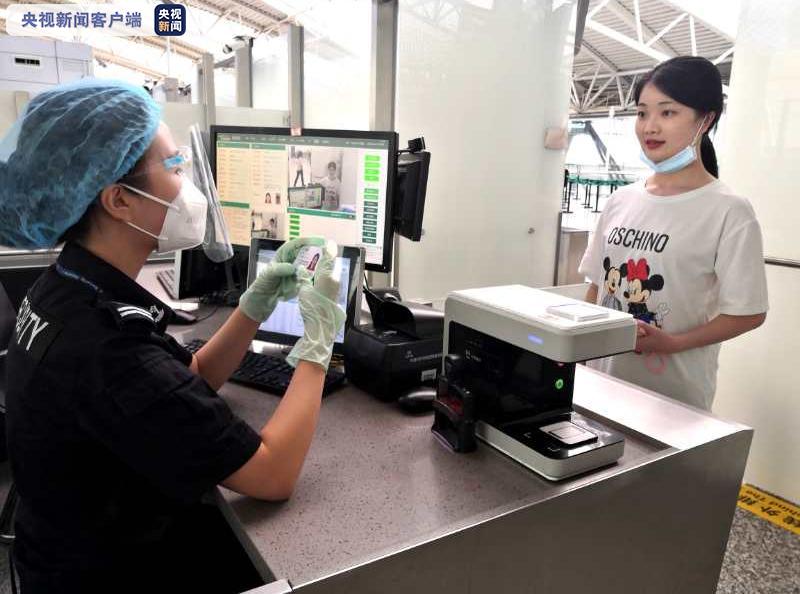 白云机场首推国内航班“一脸通行”服务：但仍需出示身份证等证件
