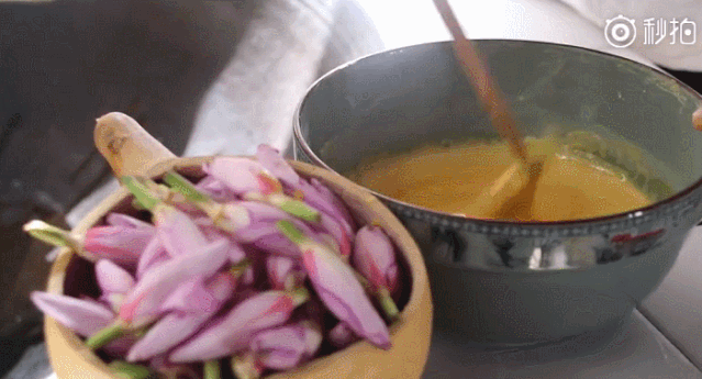 ▲ 炸白花。 图/soogif