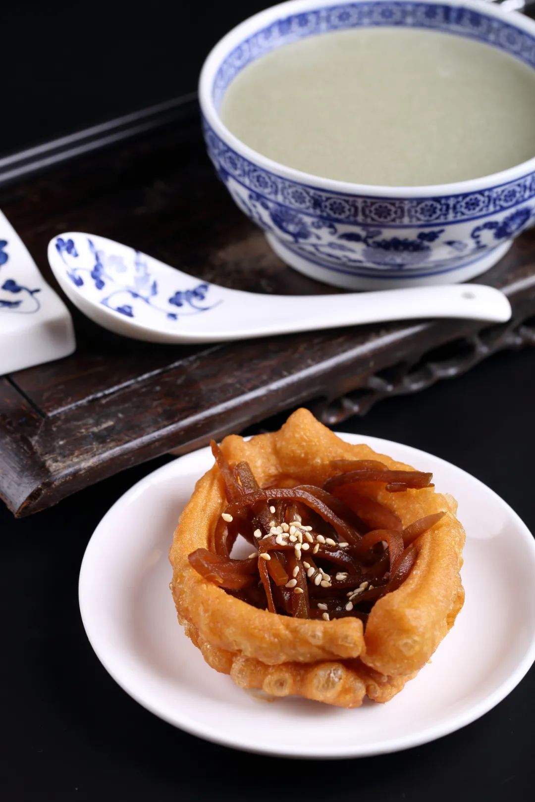 焦圈儿豆汁儿,老北京的早餐标配. 摄影/hanlinmohai