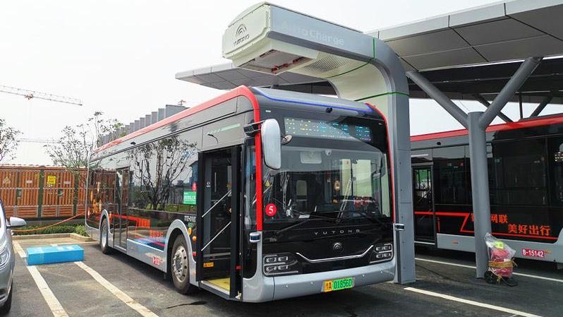 郑州自动驾驶公交试运行 市民可免费乘车体验