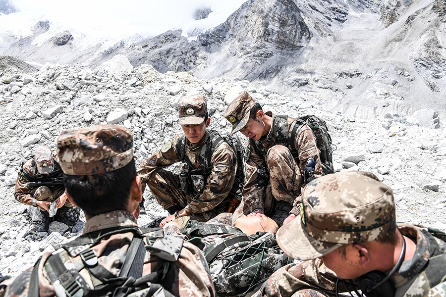 常年与雪山冰川为伴这群官兵在没有春天的地方戍边