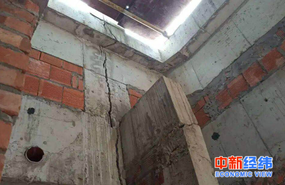 金科联发东悦府洋房项目墙体裂缝。图片来源：受访者供图