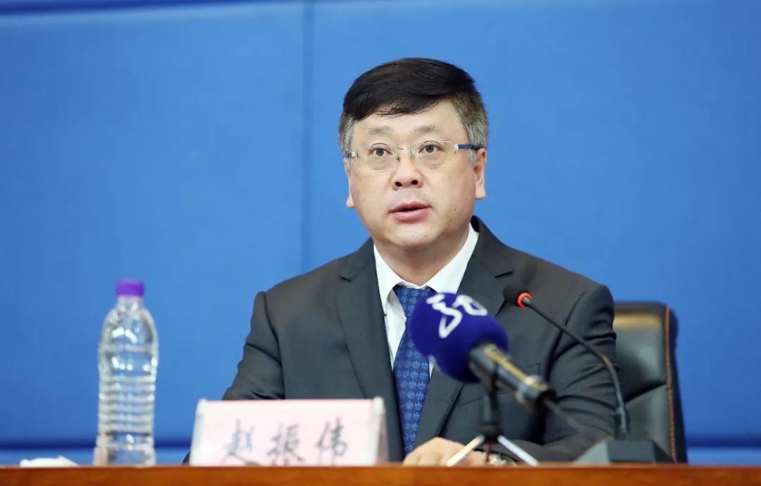 省生态环境厅副厅长赵振伟介绍有关情况,大气环境处处长赵学温,土壤