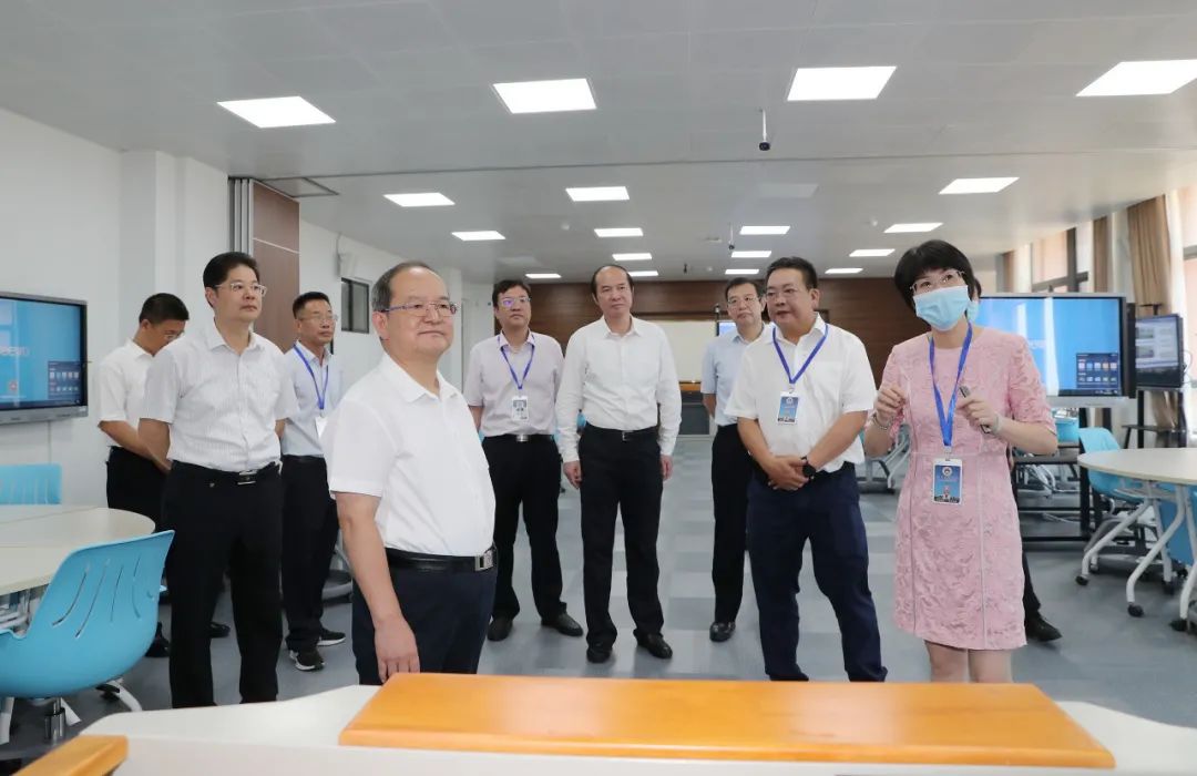 自治区党委书记鹿心社到我校武鸣校区调研