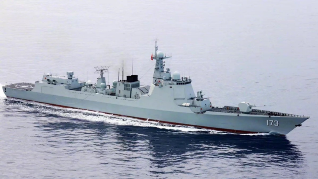 外媒称中国第八艘055驱逐舰下水:火力是052D两倍，应该叫巡洋舰