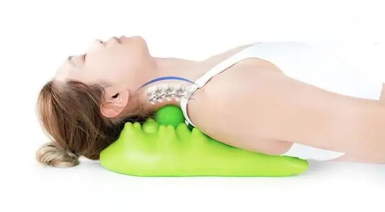 经常使用,变形的颈椎会慢慢恢复自然曲度,脖子疼痛,驼背,富贵包的问题