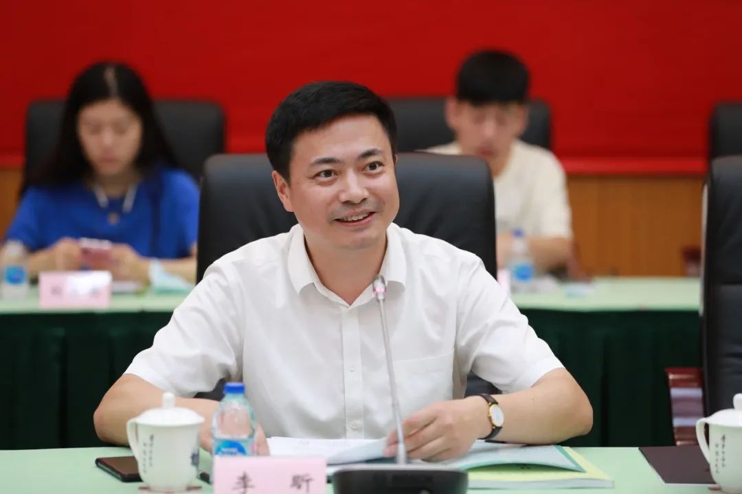 魏东,市政协人口资源环境建设委员会副主任石珮莹,上海理工大学副校长