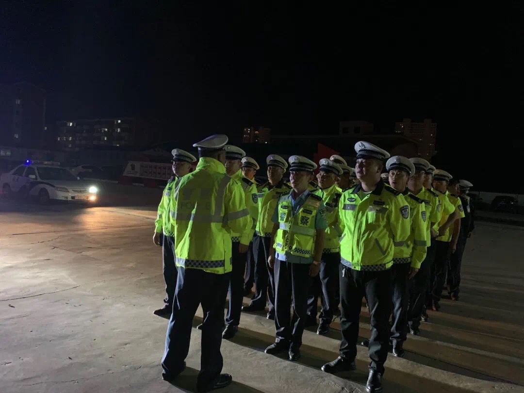 央视|痛心！遭越野车恶意二次碾压拖行 内蒙古一交警执勤时不幸殉职