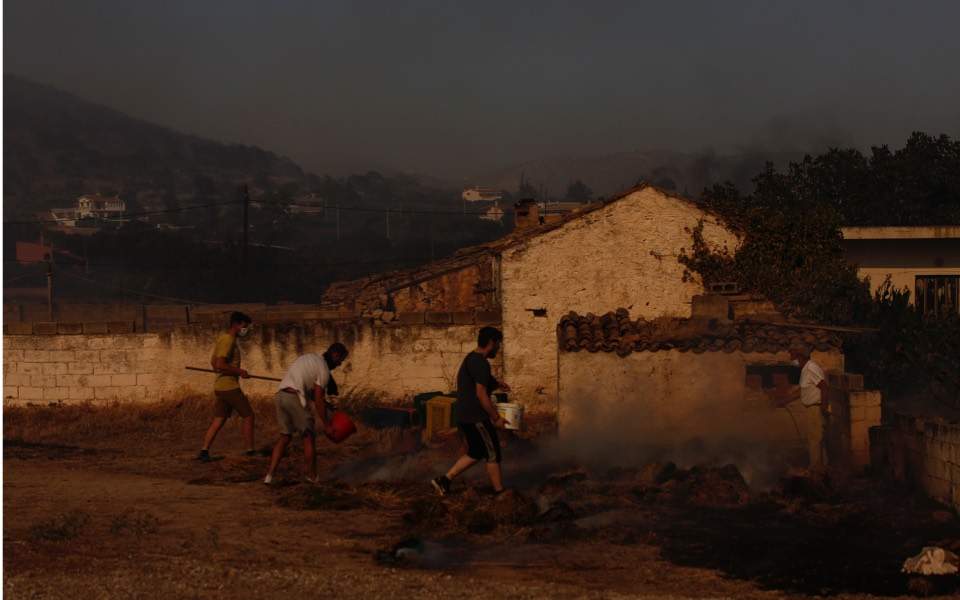 央视|希腊24小时内发生71起火灾 雅典附近3小镇居民被疏散