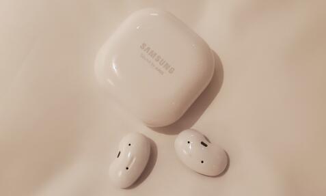 把airpods轰成渣!三星真无线降噪耳机galaxybuds live体验