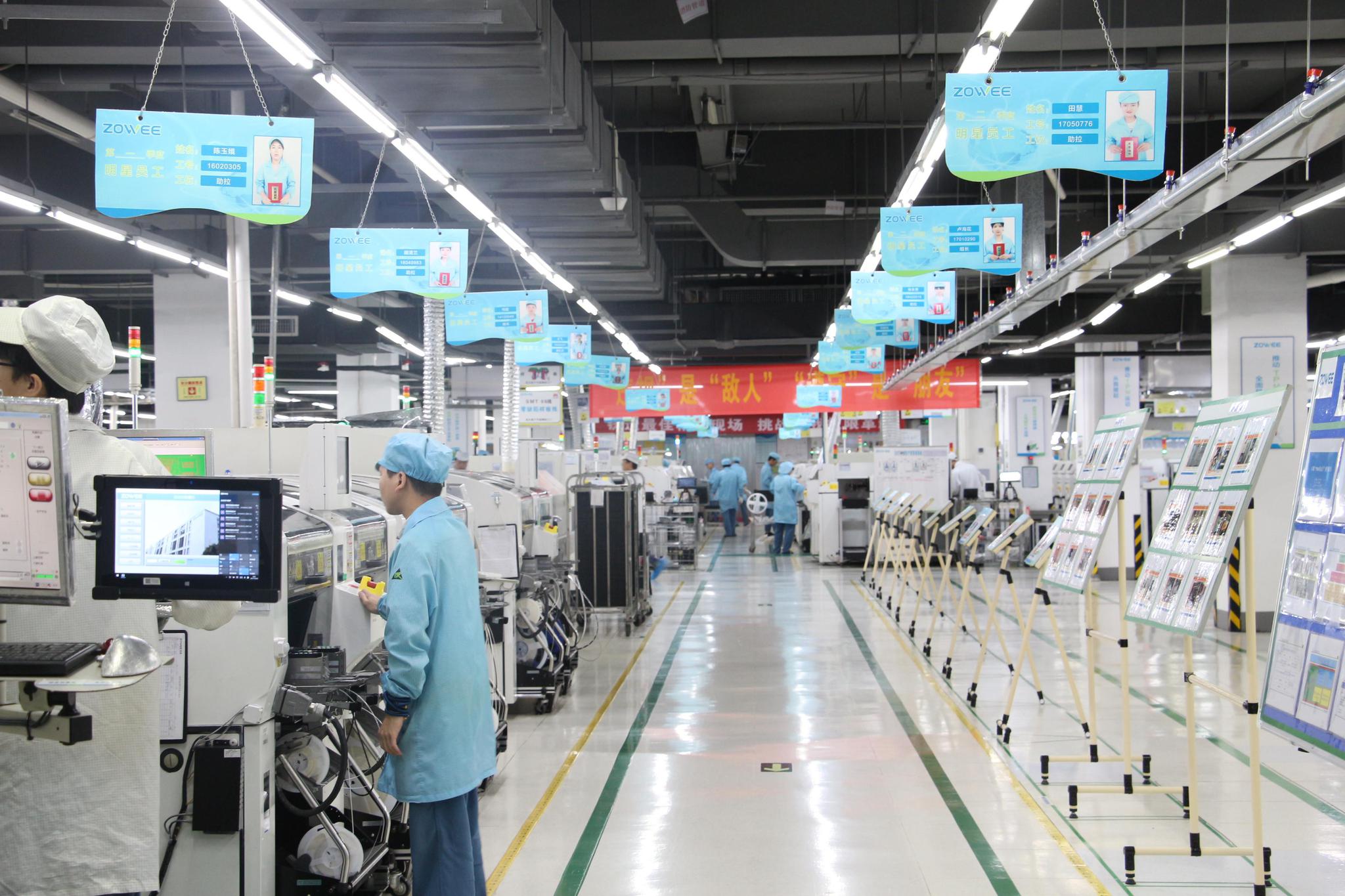 图为深圳市卓翼科技股份有限公司的自动化生产车间.(资料图片)