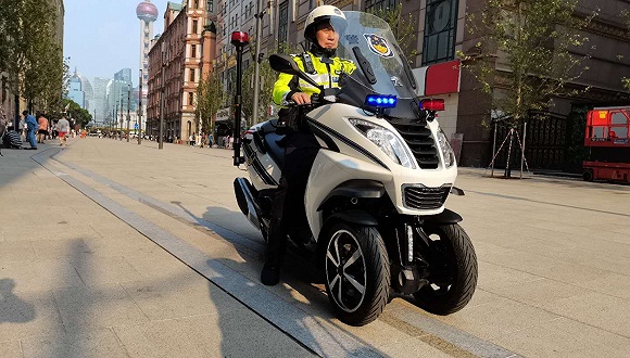 为应对大客流,上海黄浦警方将首次启用新型警用摩托车等装备确保沿线