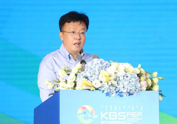 康巴什区委副书记,区长李冬在致辞中表示,当前正值全国金融改革创新