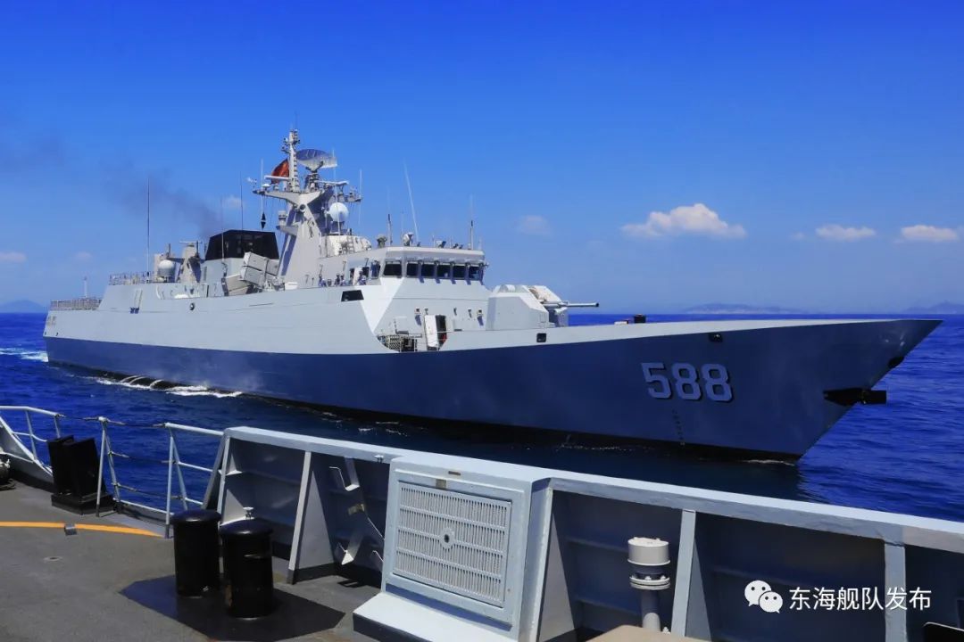 某勤务船大队开展基础技能大比武活动近日,东部战区海军某勤务船大队