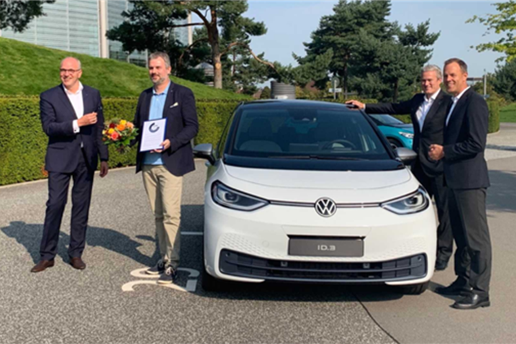 千呼万唤始出来！大众首款“全新电动车”ID.3开启交付
