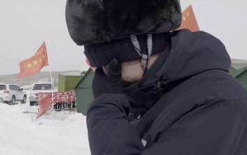 ▲在“世界屋脊的屋脊”建工程，铁汉也会落泪。