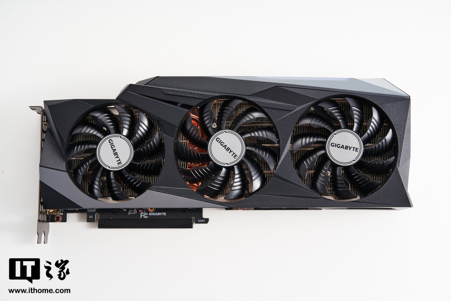 it之家开箱技嘉魔鹰rtx3080图赏
