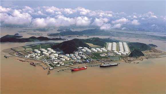 浙江自贸试验区正在打造海上LNG登陆中心，未来将形成2000万吨以上接卸能力。图片来源：中国（浙江）自由贸易试验区官网