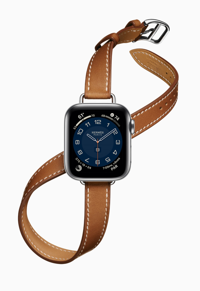 ▲ Apple Watch Hermès 带来 Hermès Attelage Single Tour 表带和更为纤细的 Attelage Double Tour 表带，以及全新配色的经典款式表带。