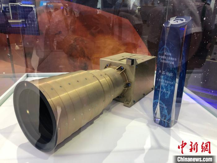 地月合影“摄影师”首次亮相工博会。 郑莹莹 摄