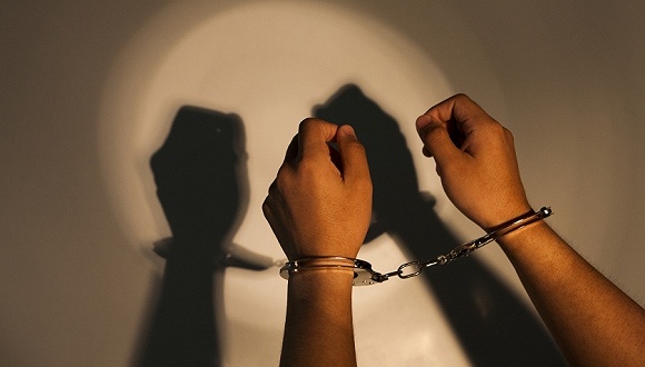 法治面 | "纸面服刑"放大保外就医制度漏洞,审批权能否收归法院?