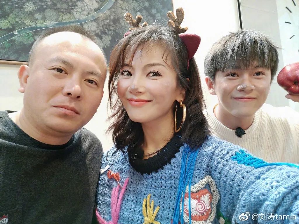 王珂（左一）与刘涛（左二） 图片来源：新浪微博@刘涛tamia