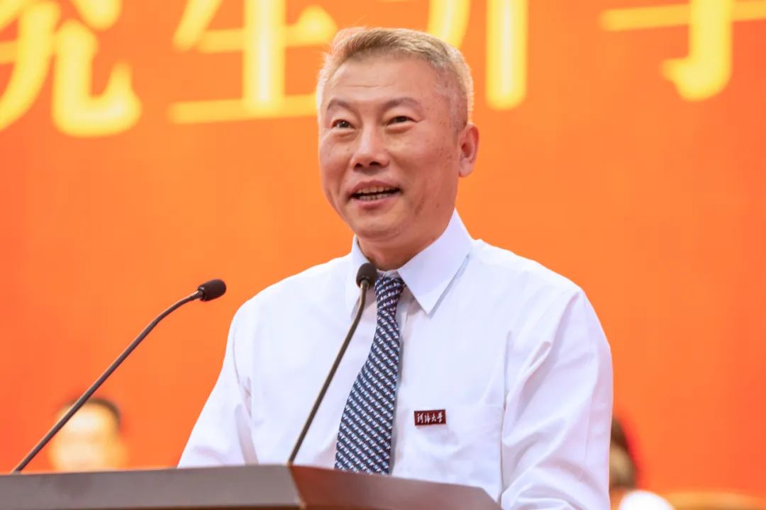 河海大学隆重举行2020级研究生开学典礼