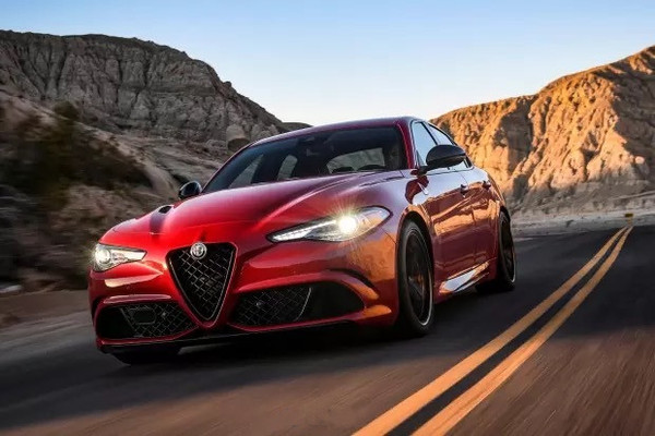 阿尔法罗密欧giulia四叶草高性能版上市售价98万