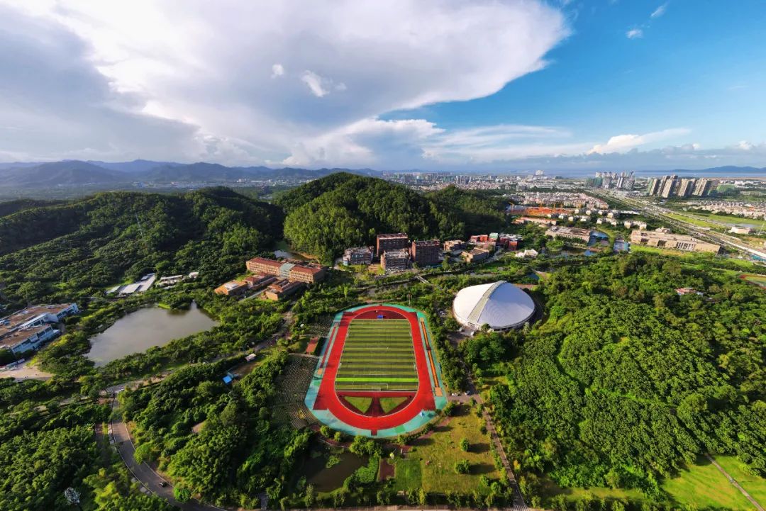 携光筑梦勇立潮头北师大珠海校区举行2020级新生开学典礼