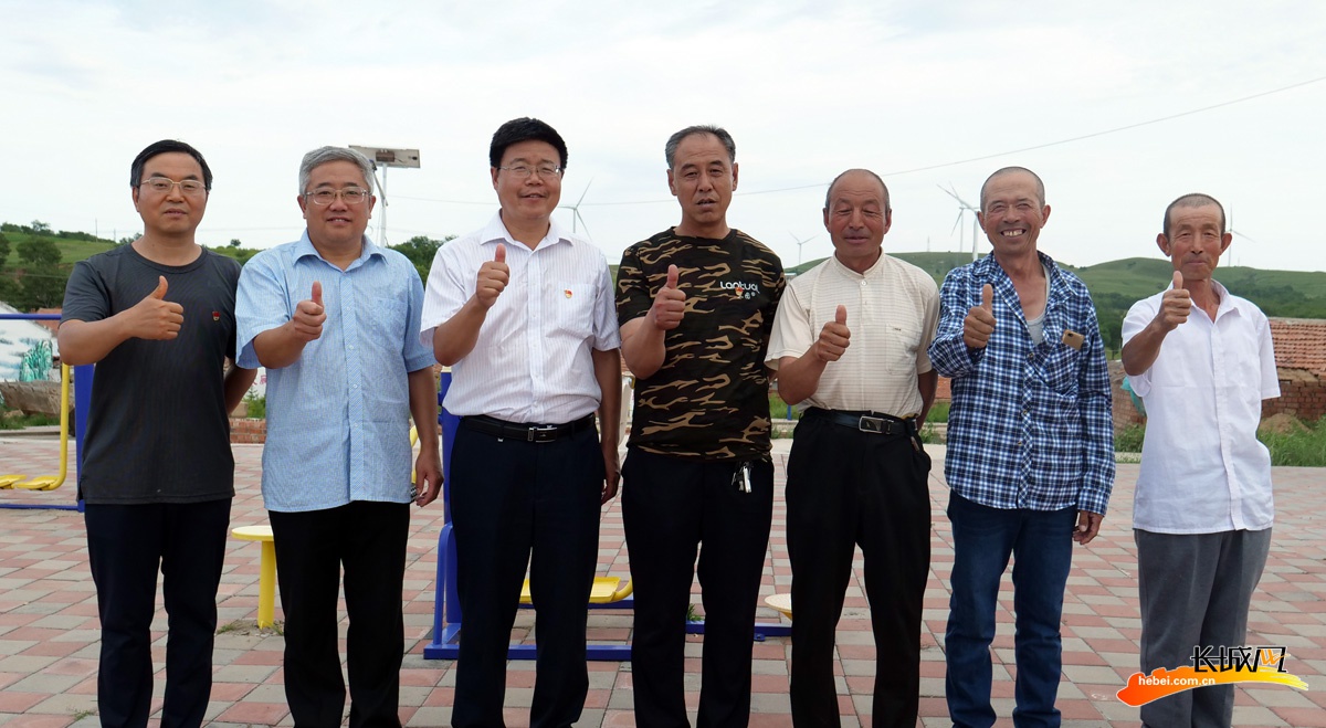 我们的全村福丨张家口尚义县满克图村旧貌换新颜沙漠变绿洲