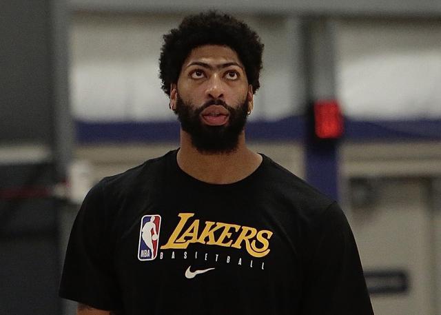 单场狂砍40分15篮板主宰攻防两端