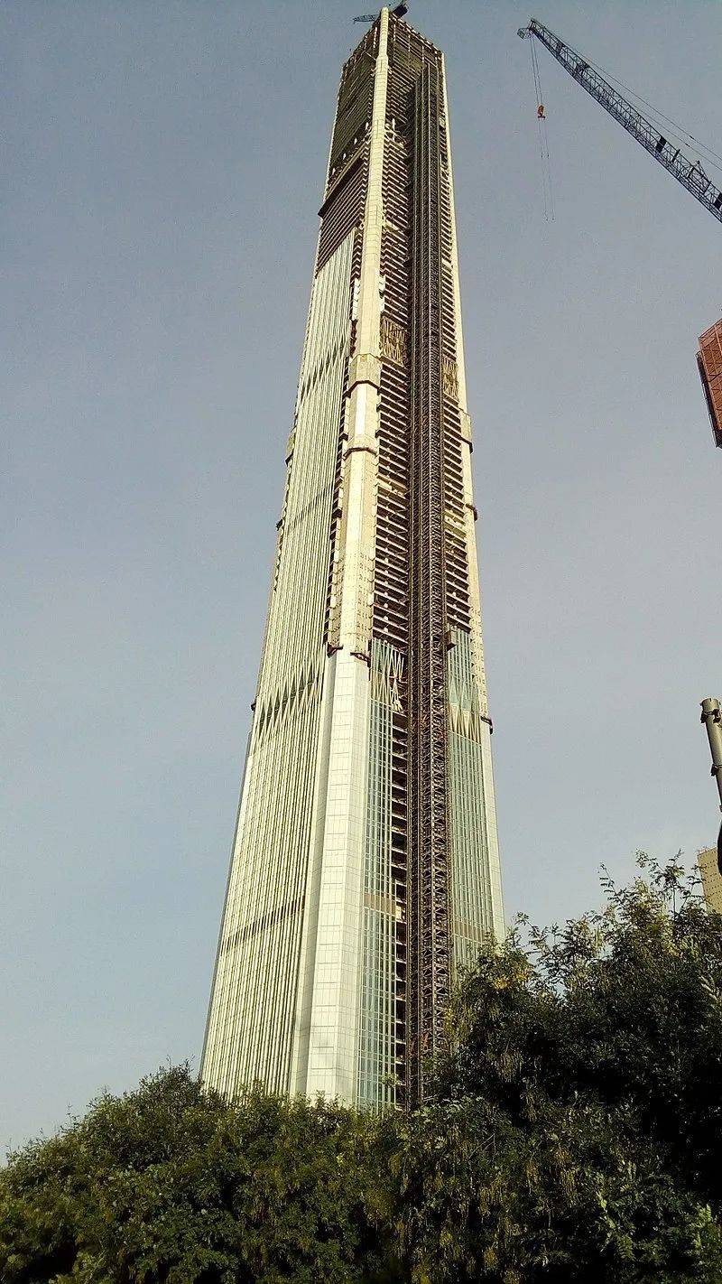 高银117大厦，位于天津高新技术产业园区，号称中国最高烂尾楼。图片来源：维基百科