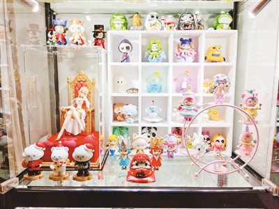 潮玩爱好者“卖报小行家”分享的潮玩藏品。网络