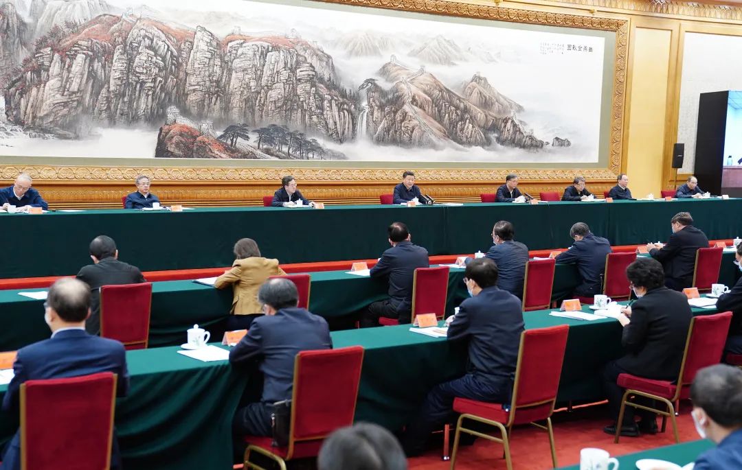 3月6日，习近平在北京出席决战决胜脱贫攻坚座谈会并发表重要讲话。新华社记者 鞠鹏 摄