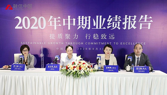 左二为融信中国董事局主席欧宗洪。图片来源：融信官网