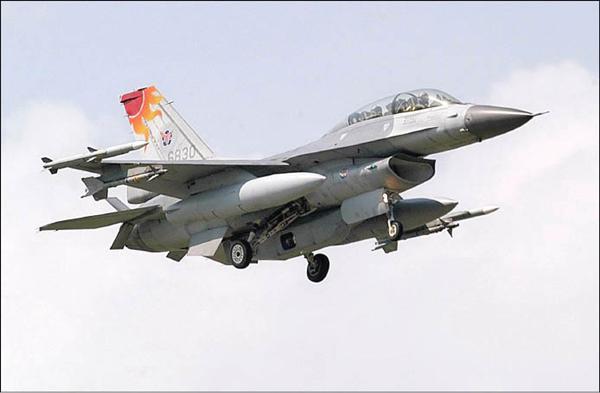 【资料图:台军rf-16侦察机】