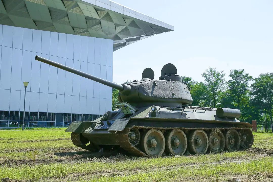 t34坦克跑起来了北理工校园来了钢铁洪流