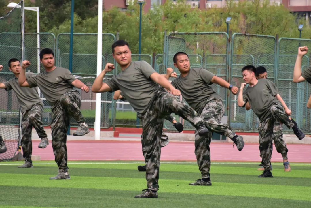 2020大学军训时长排名_2020年躲过了秋季军训,但冬季军训又来了,多所高校宣(2)