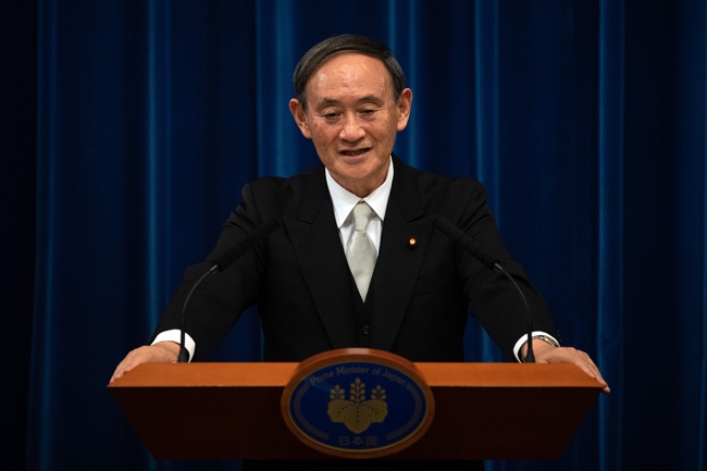 菅义伟当选日本第99任首相后,日本未来发展何去何从备受关注。图为9月16日,菅义伟在日本东京首相官邸召开记者会 新华社图