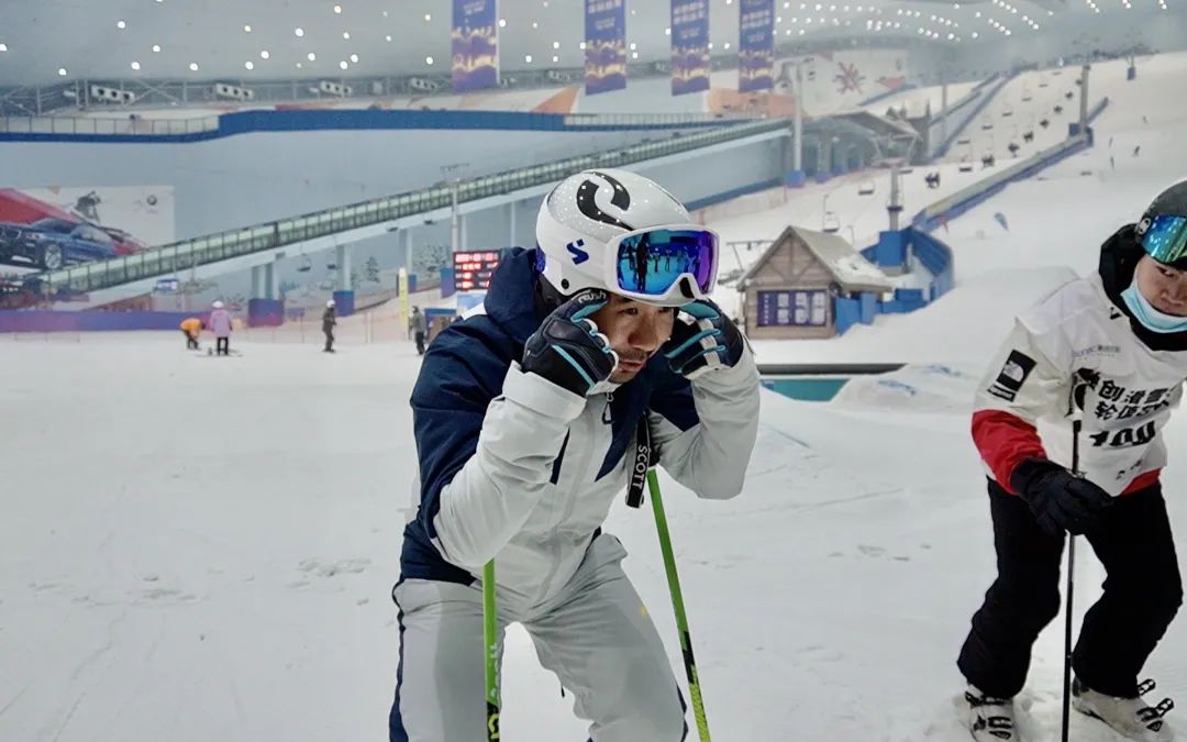 哈尔滨融创滑雪场教练图片