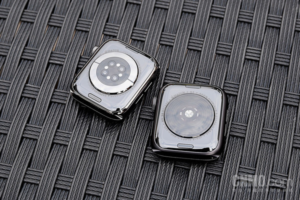 Apple Watch Series 6(左)对比Apple Watch SE(右)