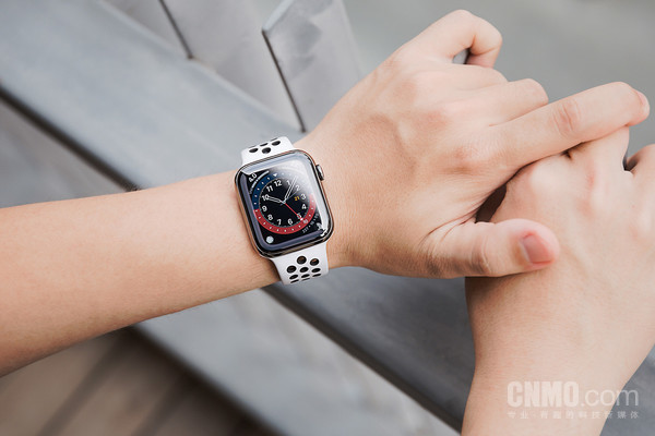 新 Apple Watch Series 6/SE评测 