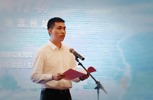苍南县委副书记,县长张本锋致辞
