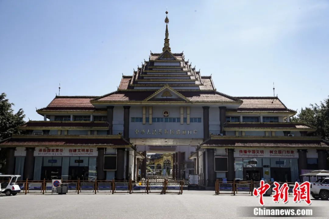 蒋启明摄第6天:养兵千日用兵一时瑞丽市弄岛镇与缅甸隔江相望,国境线