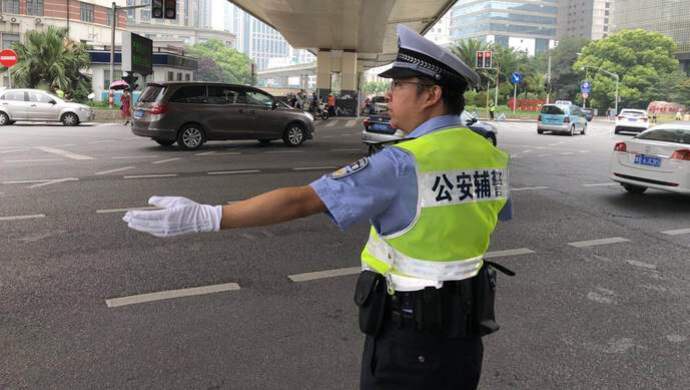 像警察又不是警察 表现优秀的辅警如何晋升为警察？