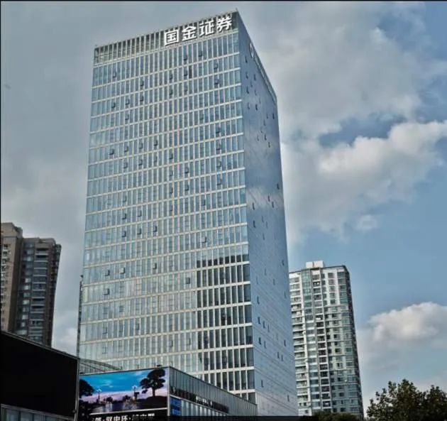 便是此前的申银万国通过换股方式,吸收合并了宏源证券