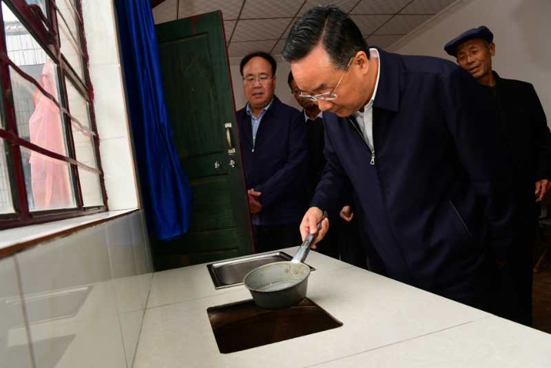 唐仁健在正宁县调研指导脱贫攻坚工作