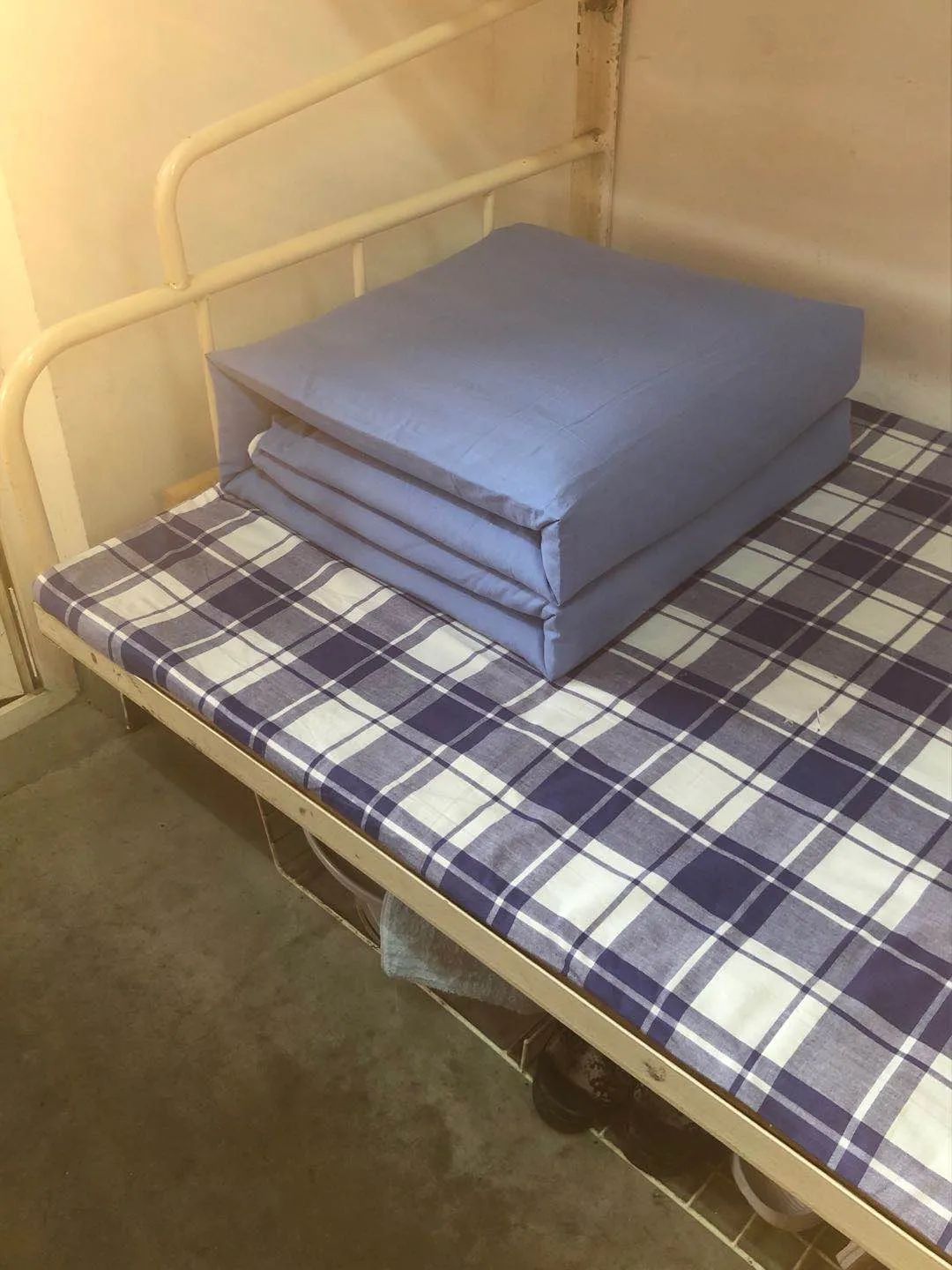 如果说走队列,站军姿,踏正步是军训课程的士气提振,那么内务